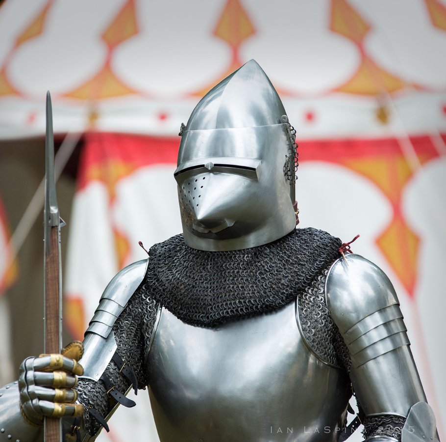 Przybica z zason typu psi pysk wzorowana na hemie CH16 z Churburga z dodatkow zason wzorowan na oryginale A69 z Wallace Collection./Visored bascinet based on helmet CH16 from Churburg with additional visor made in style of Wallace Collection A69.